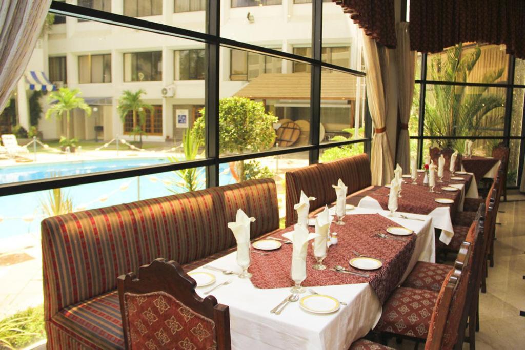 Regent Plaza Hotel&Convention Center Karachi Exterior foto