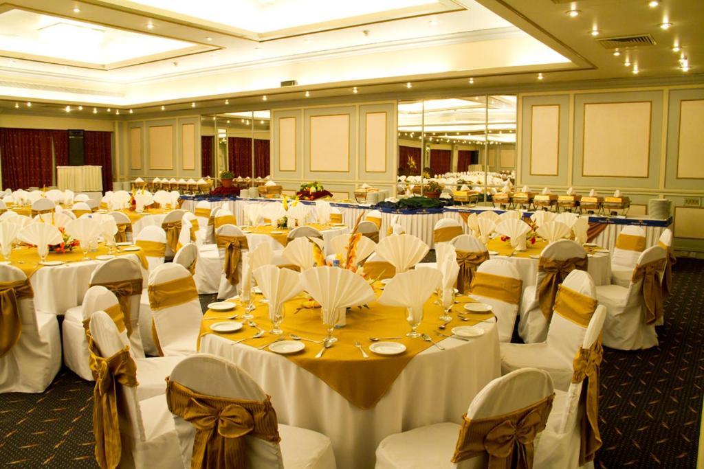 Regent Plaza Hotel&Convention Center Karachi Exterior foto