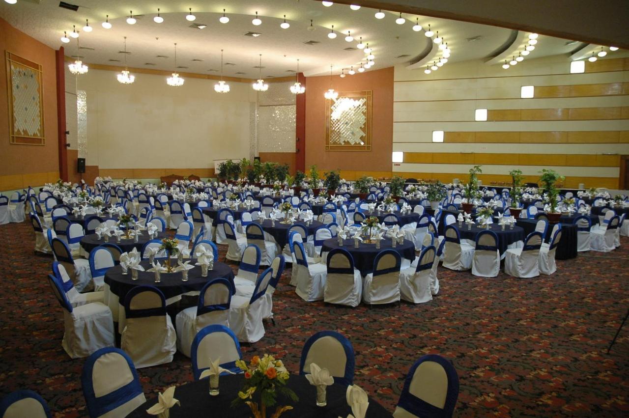 Regent Plaza Hotel&Convention Center Karachi Exterior foto