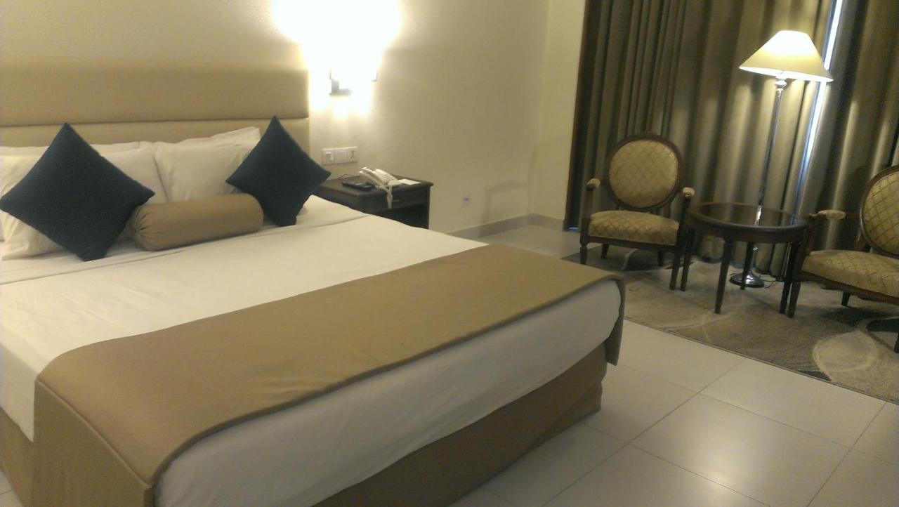 Regent Plaza Hotel&Convention Center Karachi Exterior foto